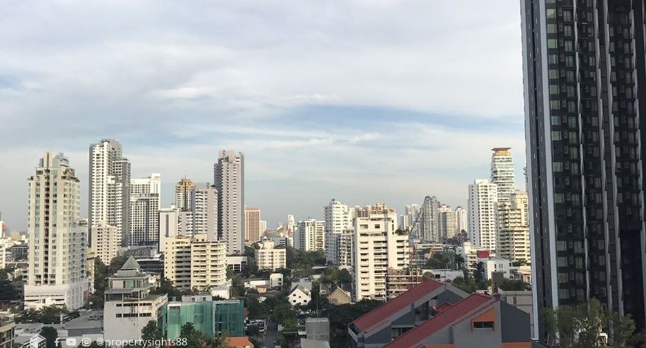 For rent 2 bedrooms condo in Khlong Toei, Bangkok