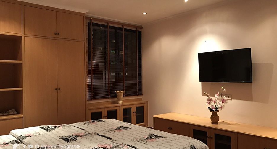 For rent 2 bedrooms condo in Khlong Toei, Bangkok