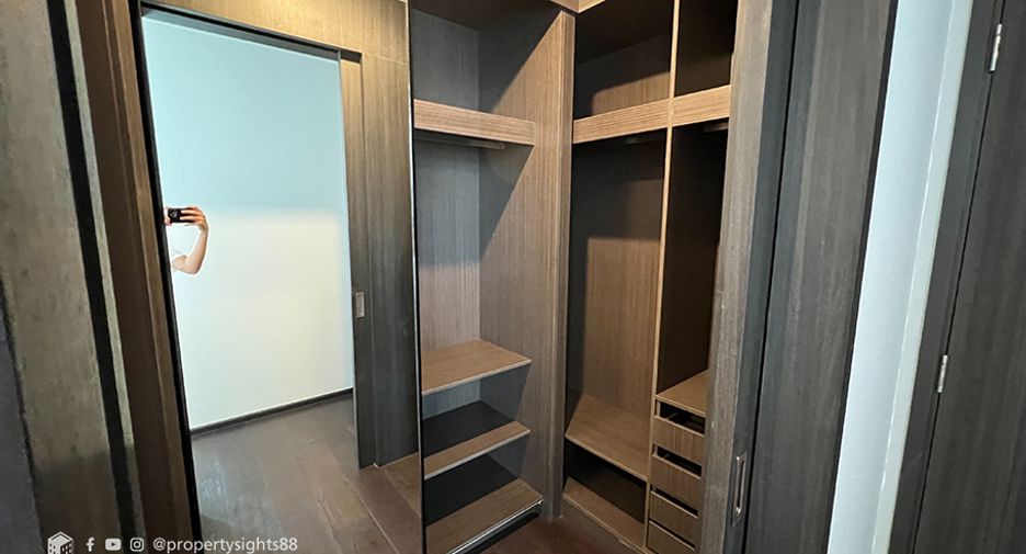 For rent 2 bedrooms condo in Khlong Toei, Bangkok