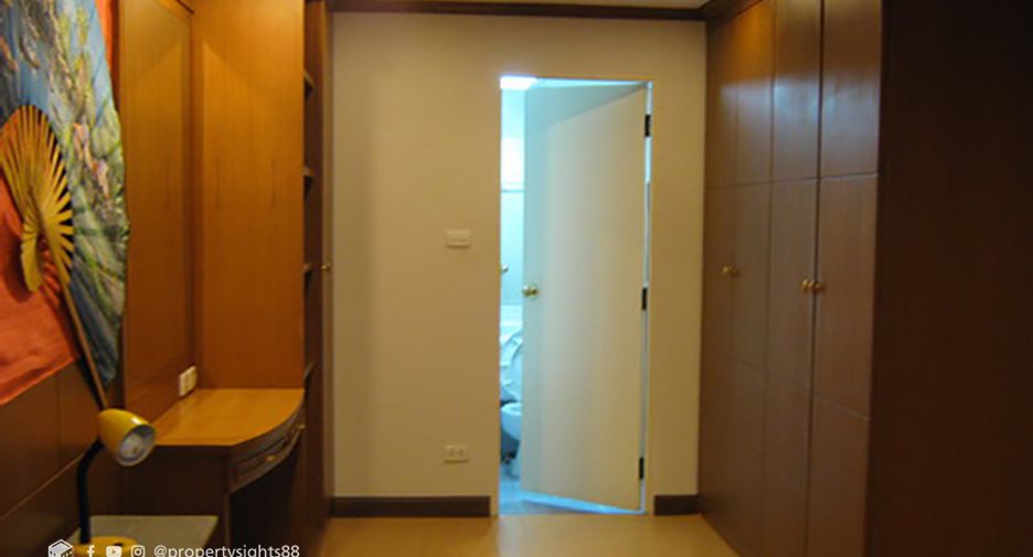 For rent 2 bedrooms condo in Khlong Toei, Bangkok