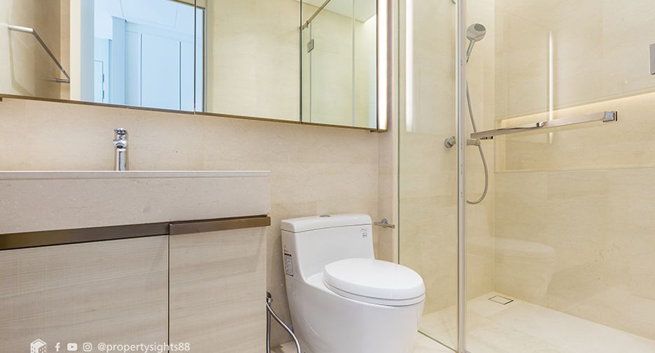 For rent 2 bedrooms condo in Pathum Wan, Bangkok
