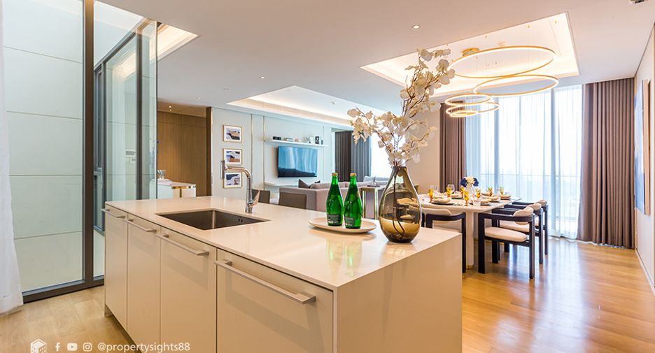 For rent 2 bedrooms condo in Pathum Wan, Bangkok