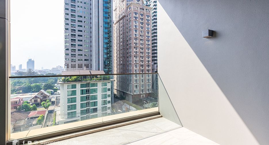 For rent 2 bedrooms condo in Pathum Wan, Bangkok
