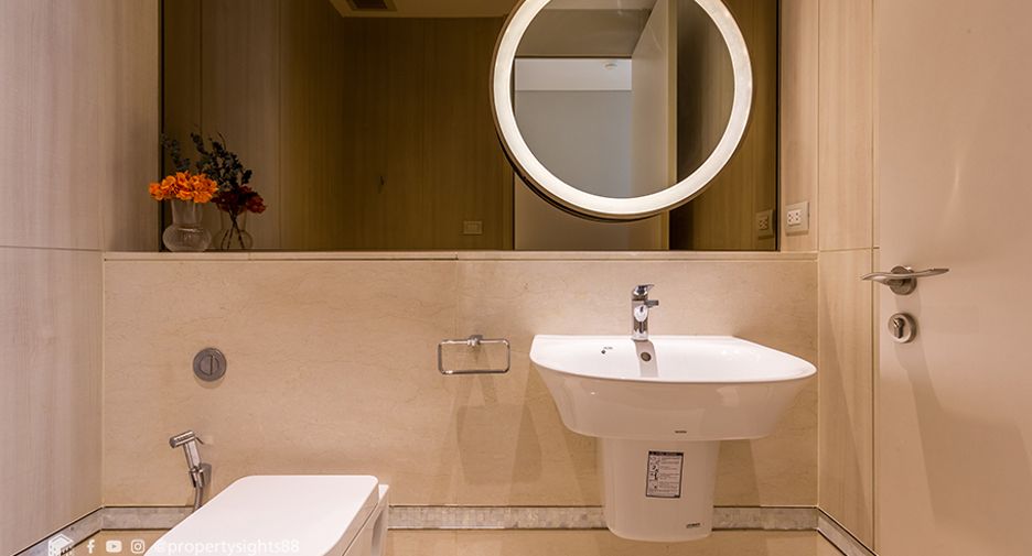 For rent 2 bedrooms condo in Pathum Wan, Bangkok