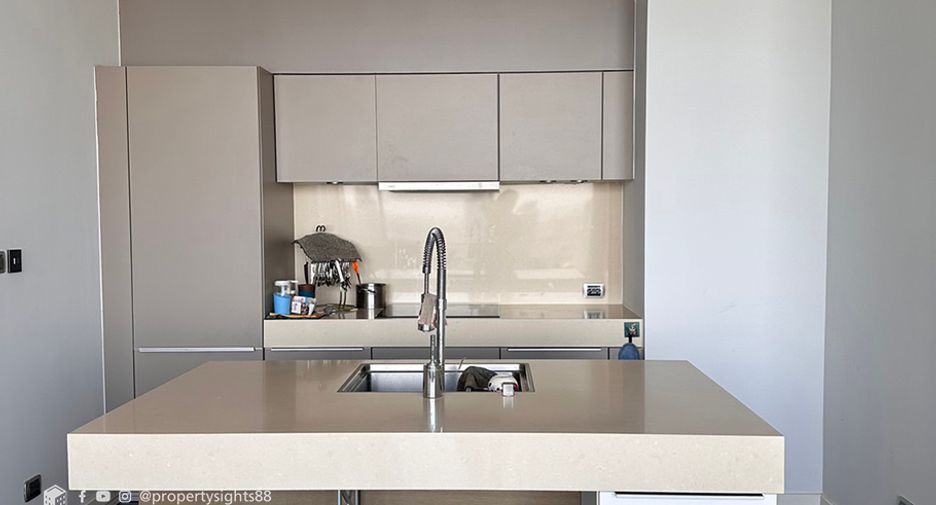 For rent 2 bedrooms condo in Khlong Toei, Bangkok