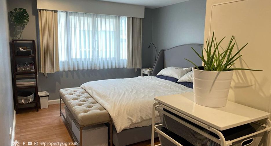 For rent 3 bedrooms condo in Watthana, Bangkok