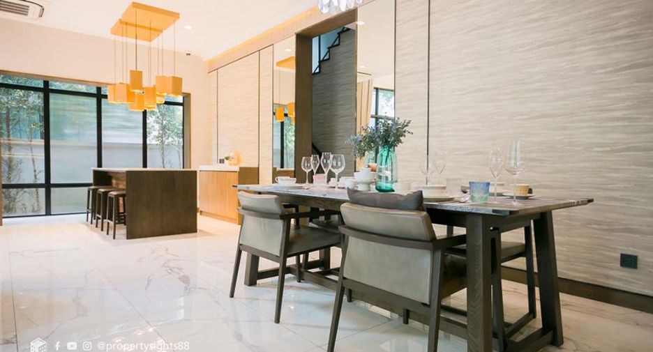 For rent 3 bedrooms house in Khlong Toei, Bangkok