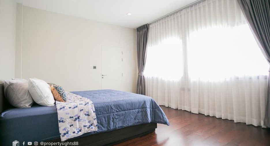 For rent 3 bedrooms house in Khlong Toei, Bangkok