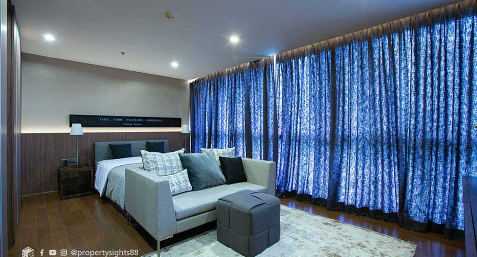 For rent 4 bedrooms condo in Sathon, Bangkok
