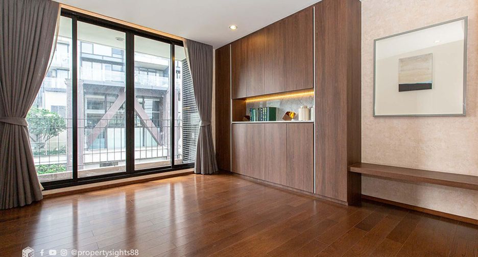 For rent 4 bedrooms condo in Sathon, Bangkok