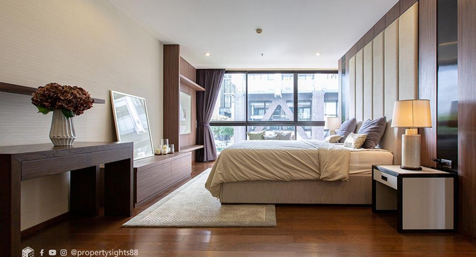 For rent 4 bedrooms condo in Sathon, Bangkok