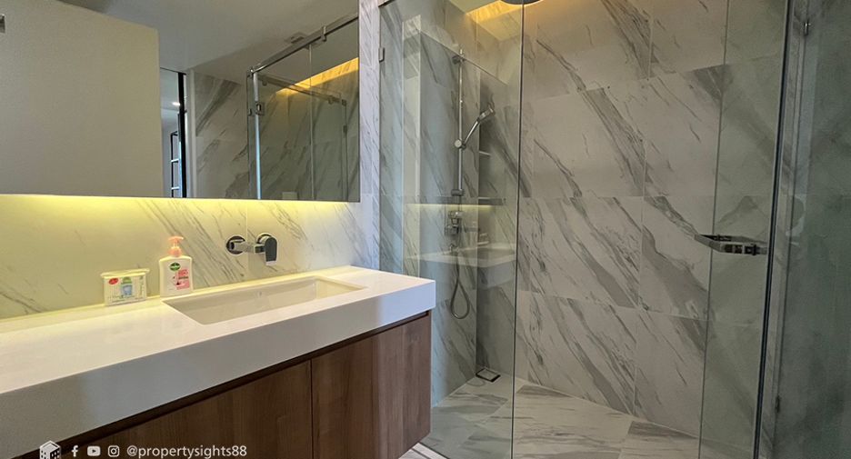 Condo en alquiler de 2 habitaciones en Khlong Toei, Bangkok
