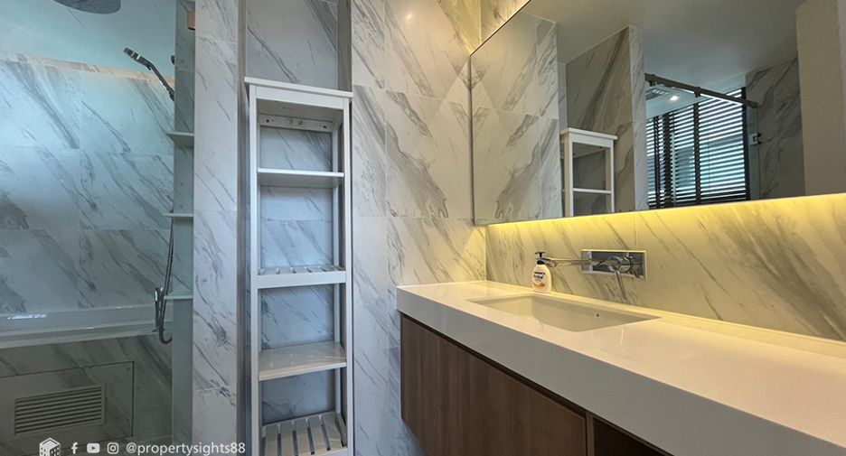 Condo en alquiler de 2 habitaciones en Khlong Toei, Bangkok