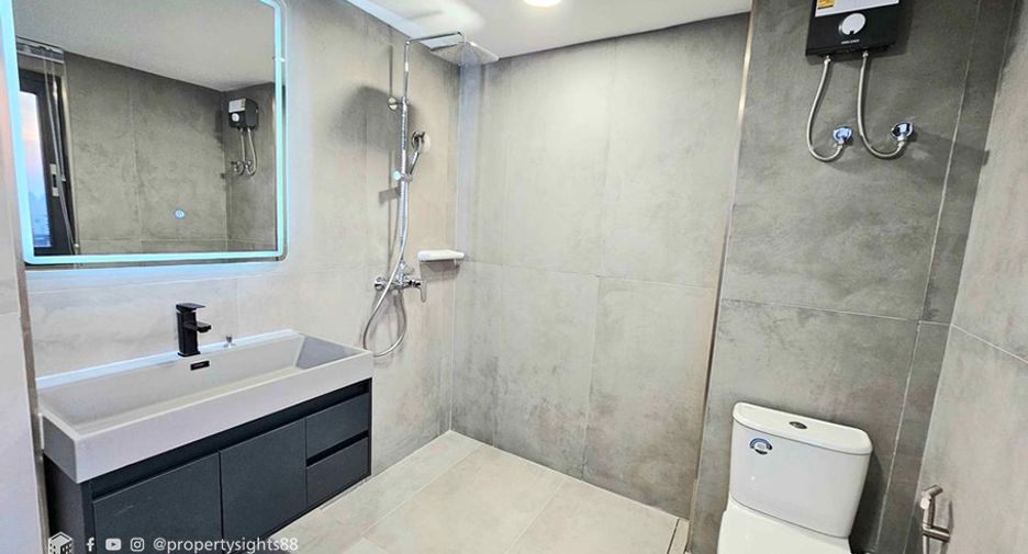 Wohnung zur Miete mit 3 Zimmer in Khlong Toei, Bangkok