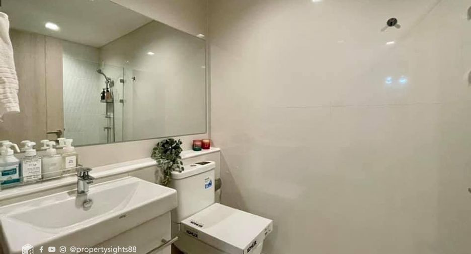 For rent 2 bedrooms condo in Pathum Wan, Bangkok