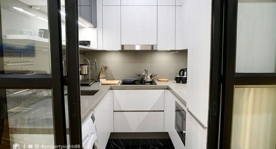 For rent 3 bedrooms condo in Khlong Toei, Bangkok