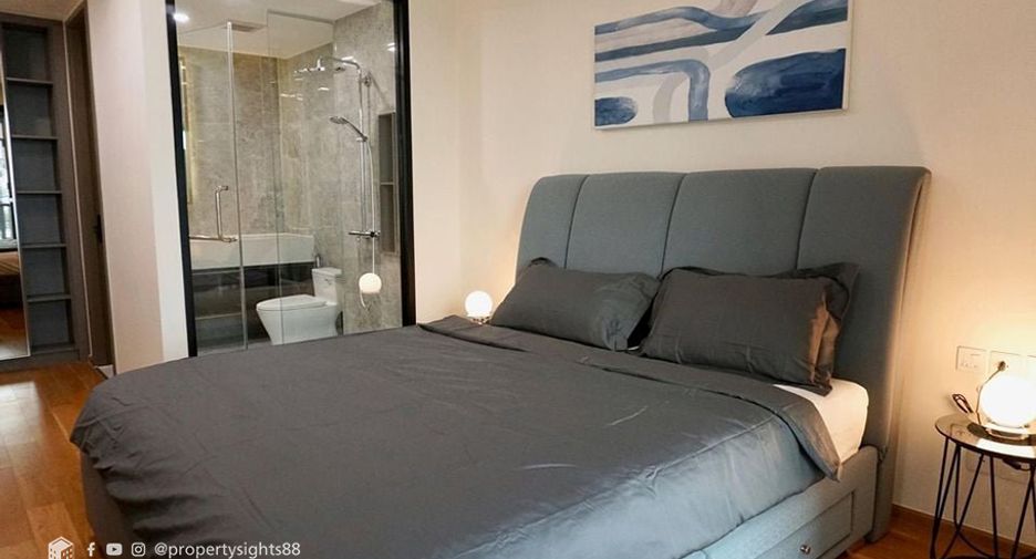 For rent 3 bedrooms condo in Khlong Toei, Bangkok