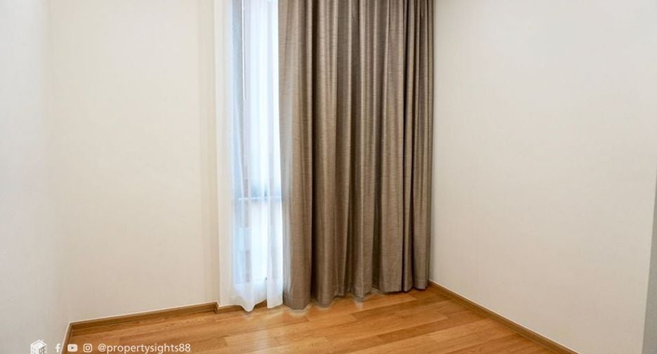 For rent 3 bedrooms condo in Khlong Toei, Bangkok