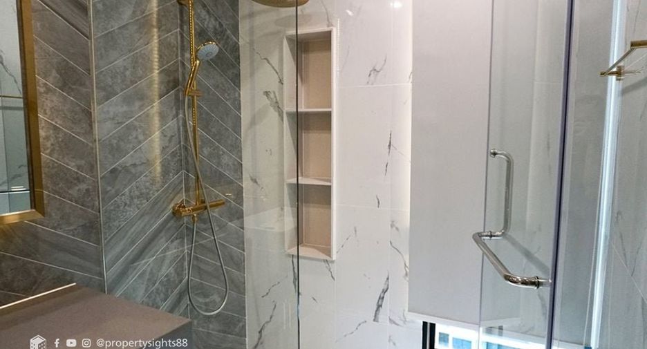 For rent 3 bedrooms condo in Khlong Toei, Bangkok