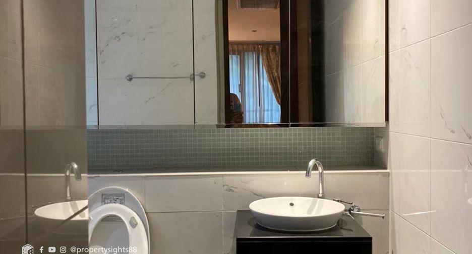 For rent 2 bedrooms condo in Khlong Toei, Bangkok