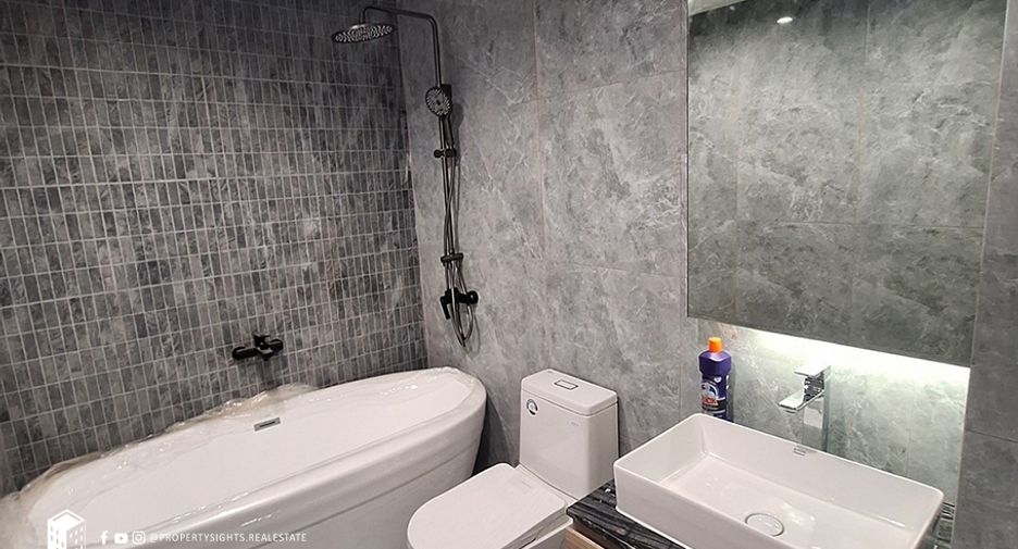 For rent 3 bedrooms condo in Watthana, Bangkok