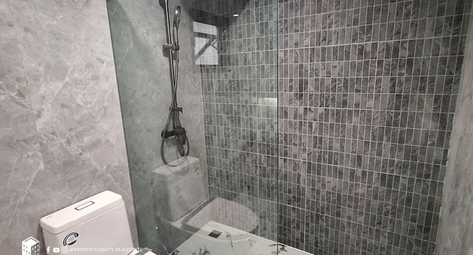 For rent 3 bedrooms condo in Watthana, Bangkok