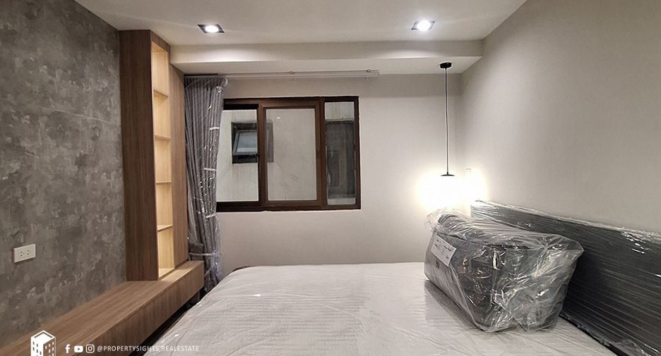 For rent 3 bedrooms condo in Watthana, Bangkok