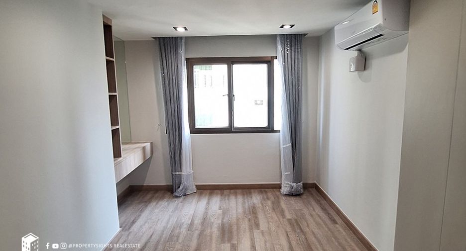 For rent 3 bedrooms condo in Watthana, Bangkok