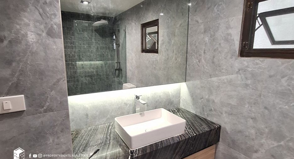 For rent 3 bedrooms condo in Watthana, Bangkok