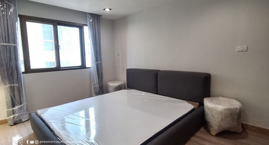 For rent 3 bedrooms condo in Watthana, Bangkok