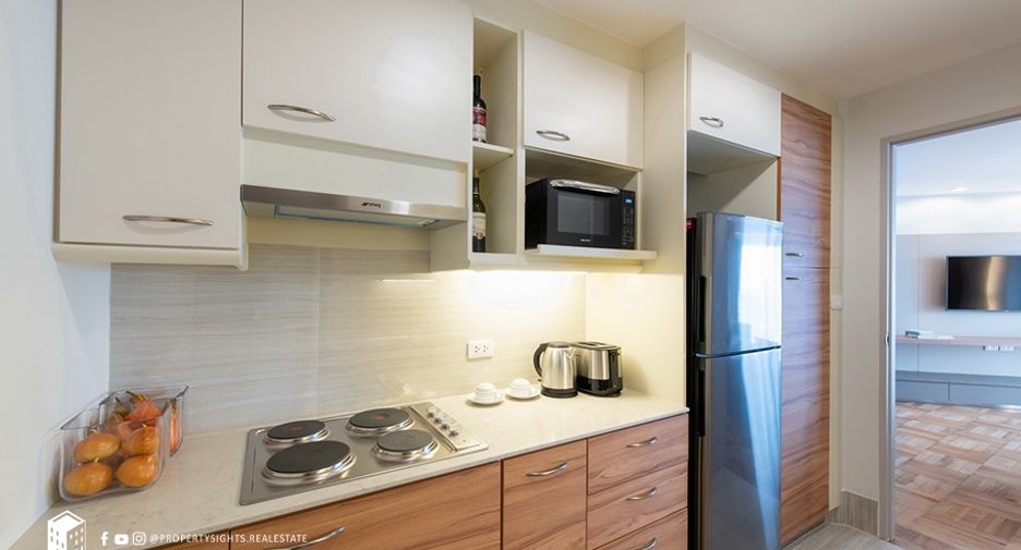 For rent 3 bedrooms condo in Yan Nawa, Bangkok