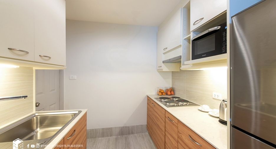 For rent 3 bedrooms condo in Yan Nawa, Bangkok