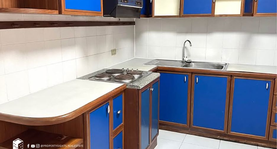 For rent 3 bedrooms condo in Watthana, Bangkok