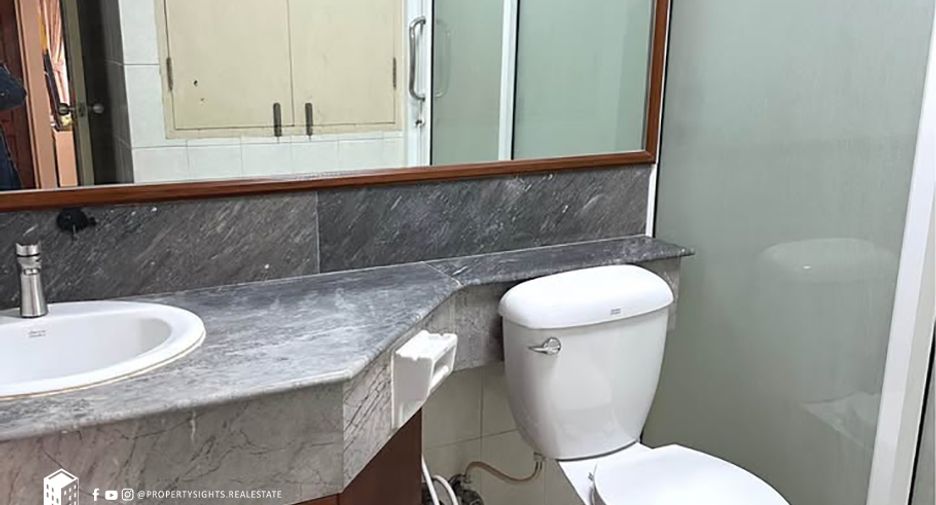 For rent 3 bedrooms condo in Watthana, Bangkok