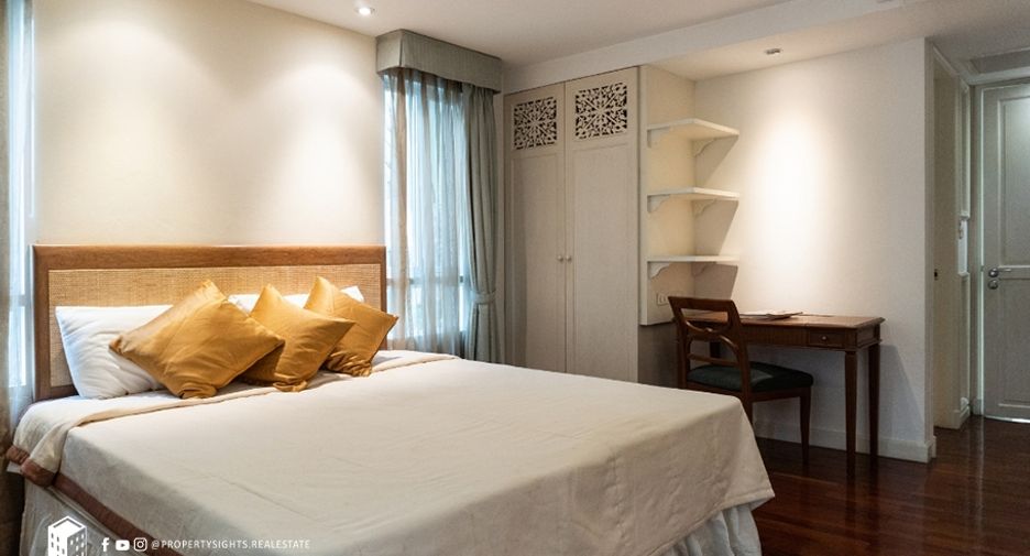 For rent 3 bedrooms condo in Sathon, Bangkok