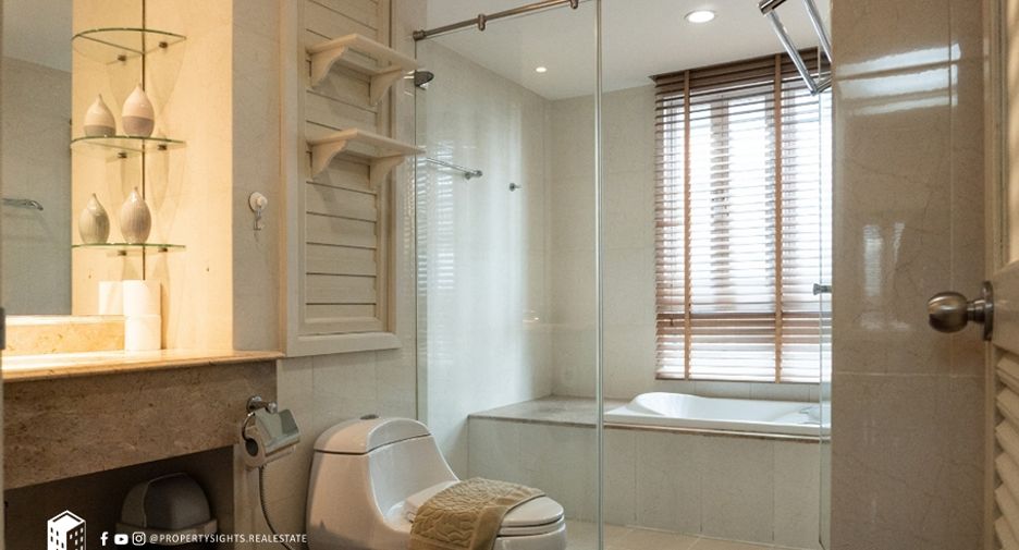 For rent 3 bedrooms condo in Sathon, Bangkok