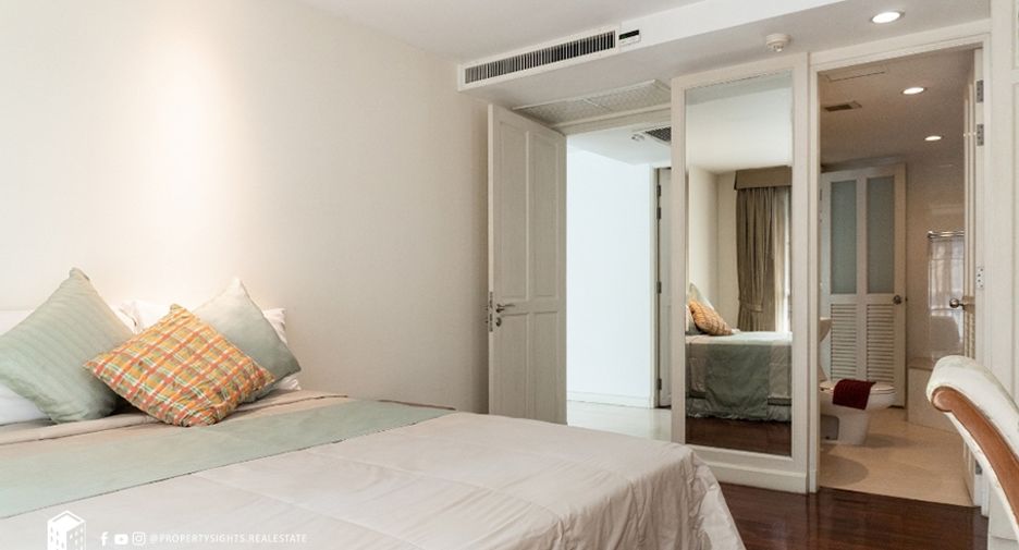 For rent 3 bedrooms condo in Sathon, Bangkok