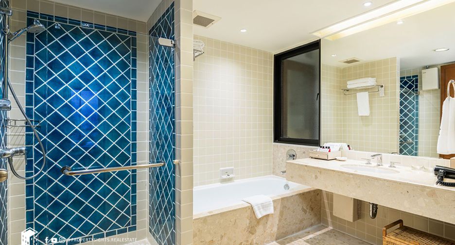 For rent 2 bedrooms condo in Yan Nawa, Bangkok
