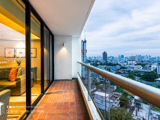 For rent 2 bedrooms condo in Yan Nawa, Bangkok