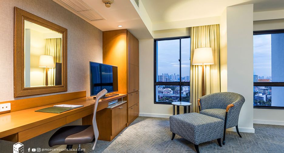 For rent 2 bedrooms condo in Yan Nawa, Bangkok