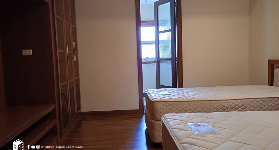 For rent 3 ベッドルーム condo in Sathon, Bangkok