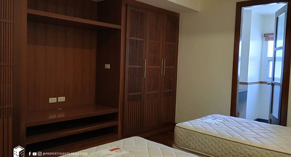 For rent 3 ベッドルーム condo in Sathon, Bangkok