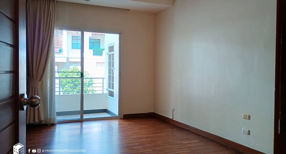 For rent 3 ベッドルーム condo in Sathon, Bangkok