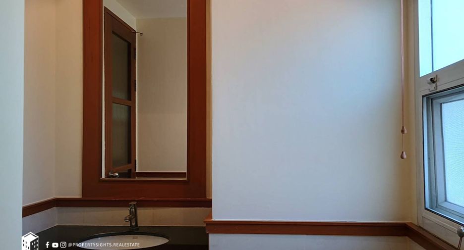 For rent 3 ベッドルーム condo in Sathon, Bangkok