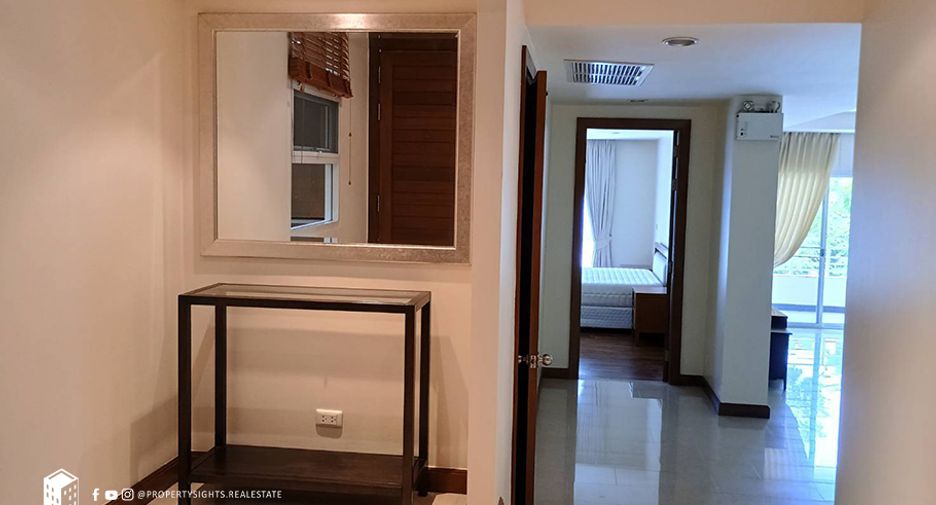 For rent 3 ベッドルーム condo in Sathon, Bangkok