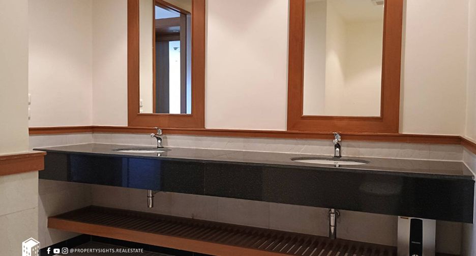 For rent 3 ベッドルーム condo in Sathon, Bangkok