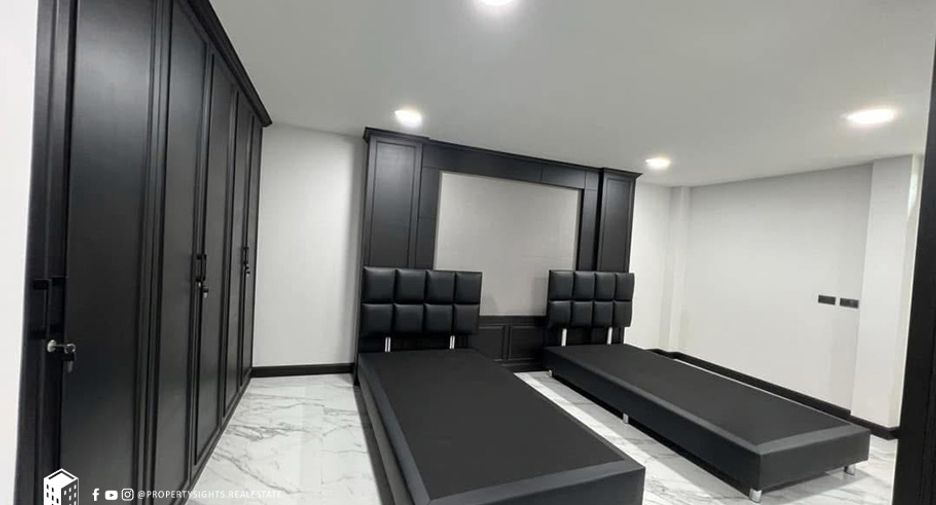 For rent 6 bedrooms townhouse in Khlong Toei, Bangkok