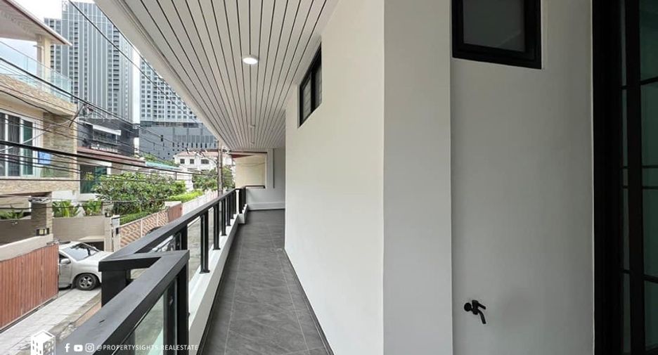 For rent 6 bedrooms townhouse in Khlong Toei, Bangkok