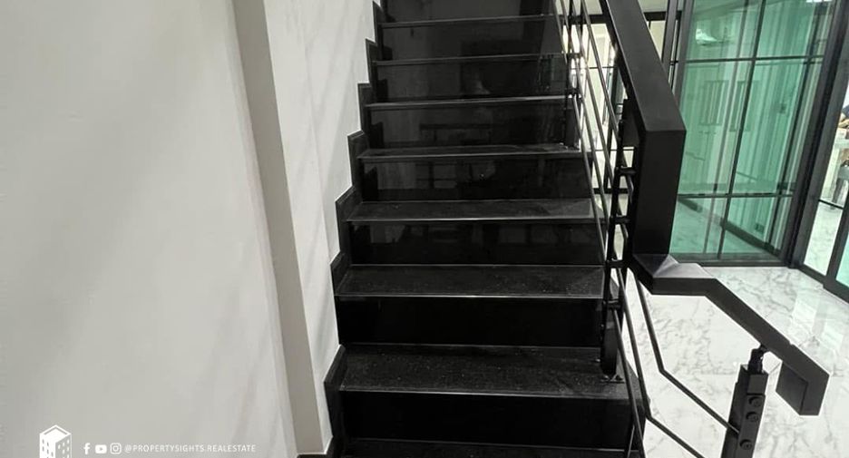 For rent 6 bedrooms townhouse in Khlong Toei, Bangkok