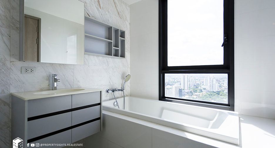 For rent 2 bedrooms condo in Watthana, Bangkok